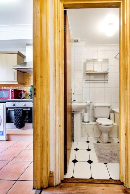 St 9 - Very Close To Tube Only 2 Mins - London