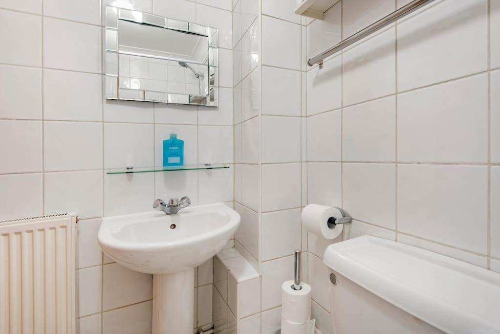 St 9 - Very Close To Tube Only 2 Mins -