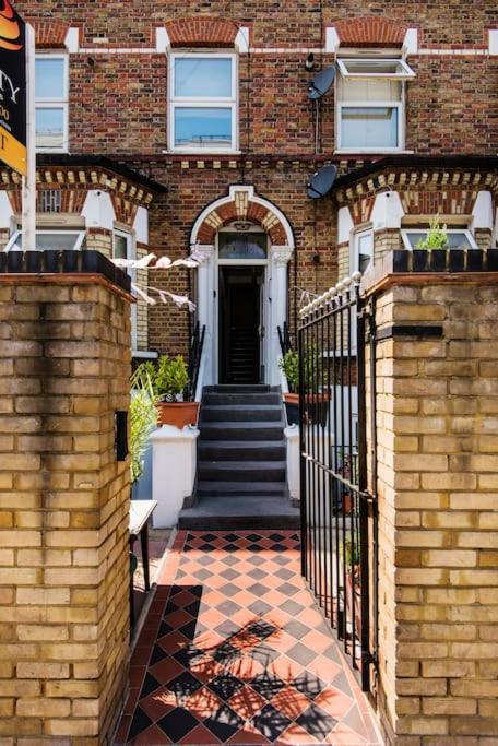 St 9 - Very Close To Tube Only 2 Mins - London