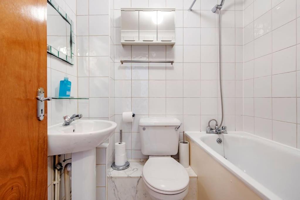 St 9 - Very Close To Tube Only 2 Mins - * London