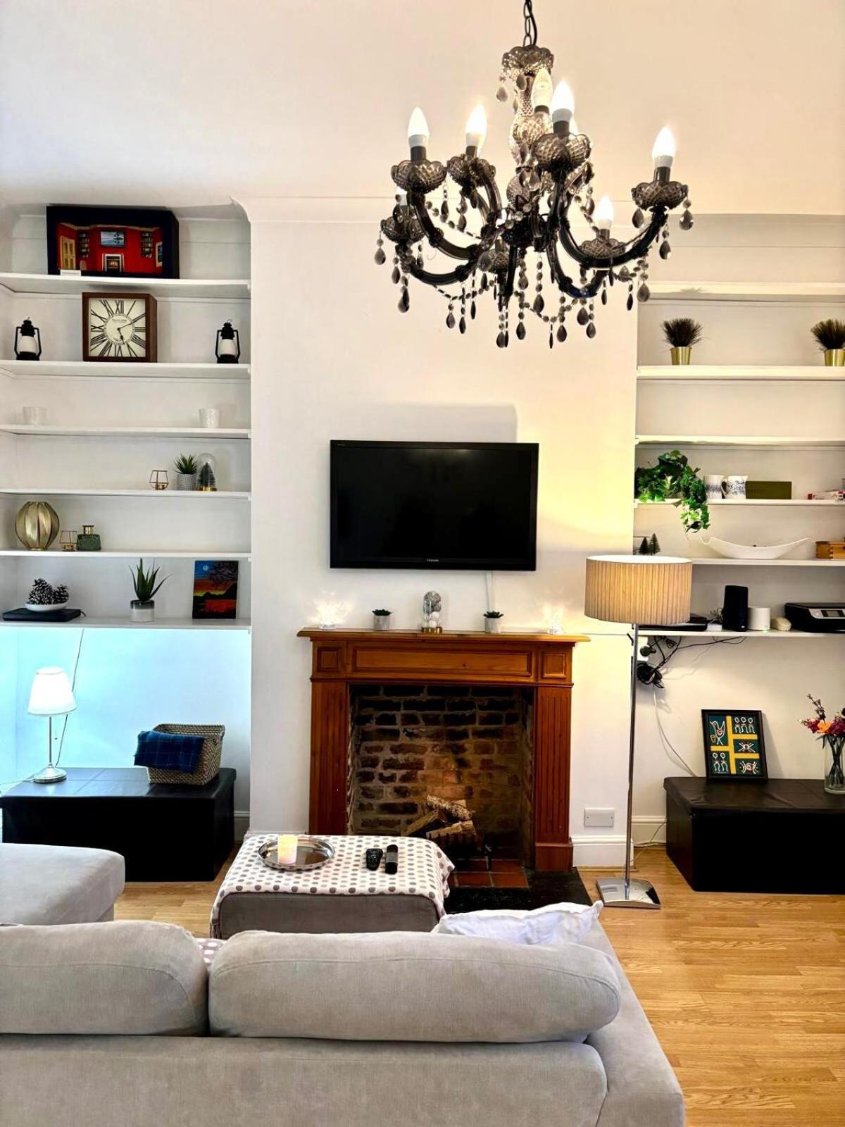 Beautiful 2 Bed In Queens Park, London