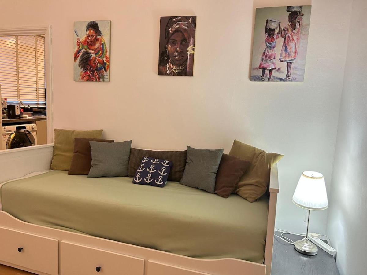 Beautiful 2 Bed In Queens Park, Apartment