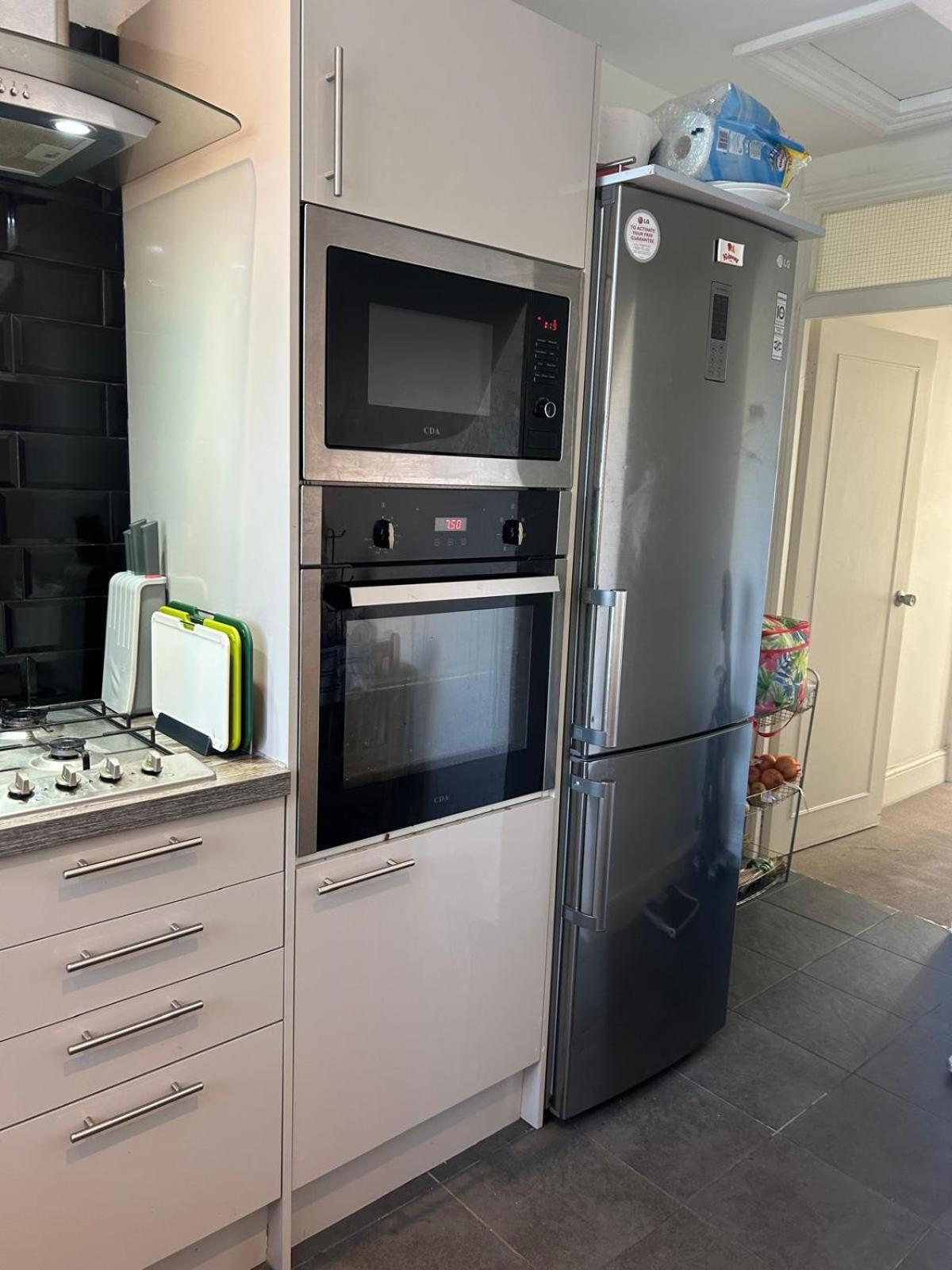 Beautiful 2 Bed In Queens Park, Apartment
