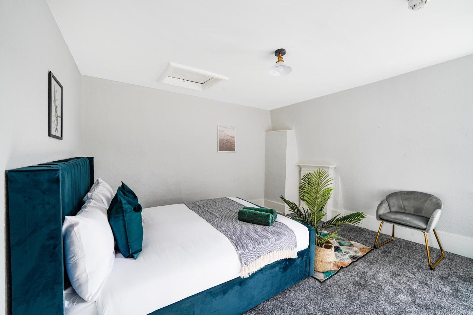 In Chiswick Apartment *