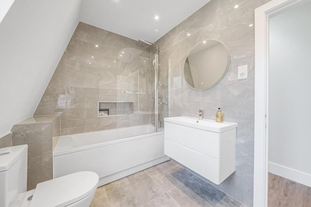 2 Bed Spacious Brand New Flat *
