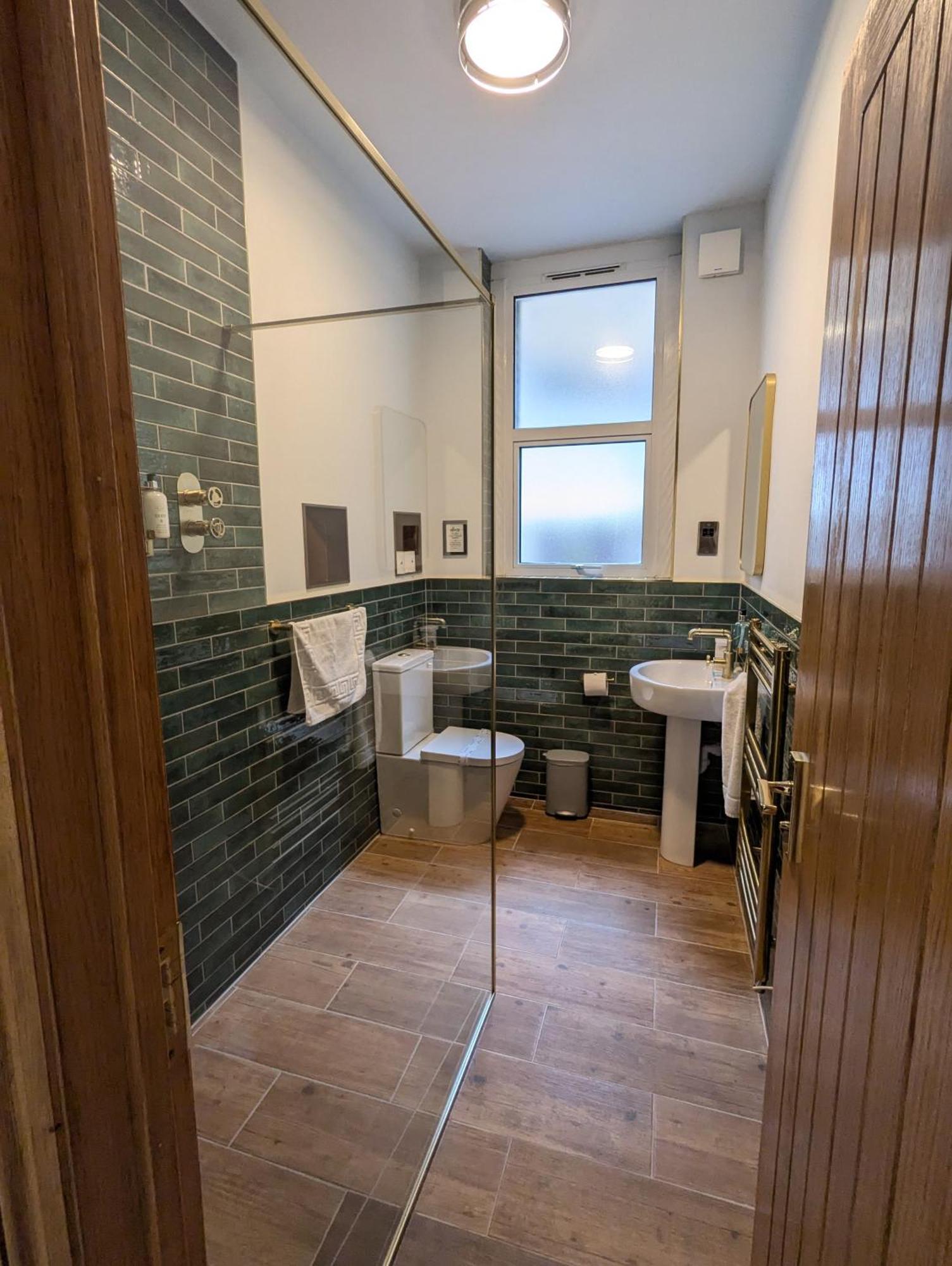 - Great Location Apartment