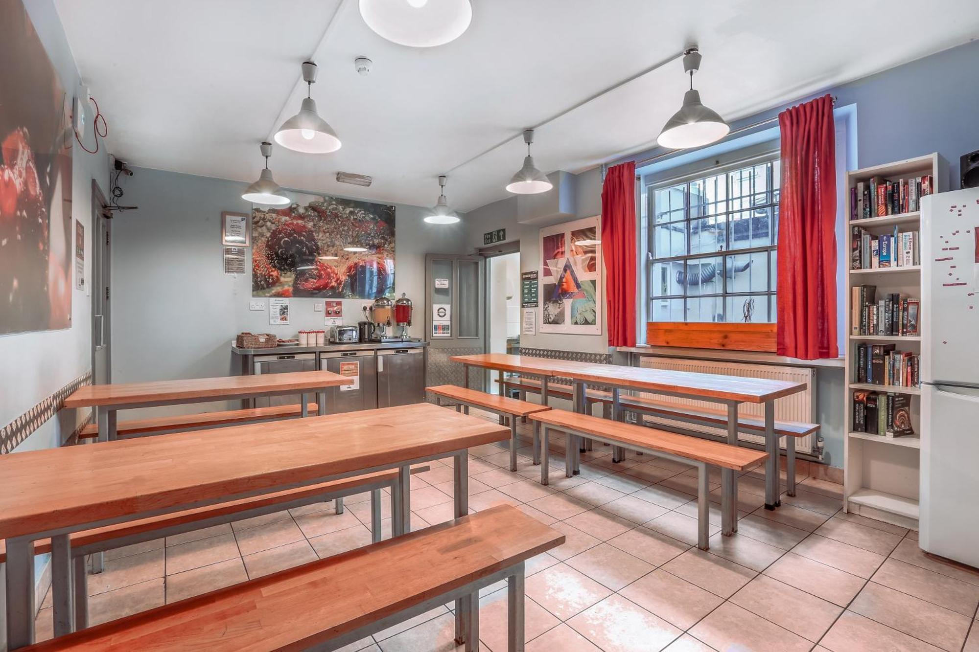 Hostel Astor Victoria