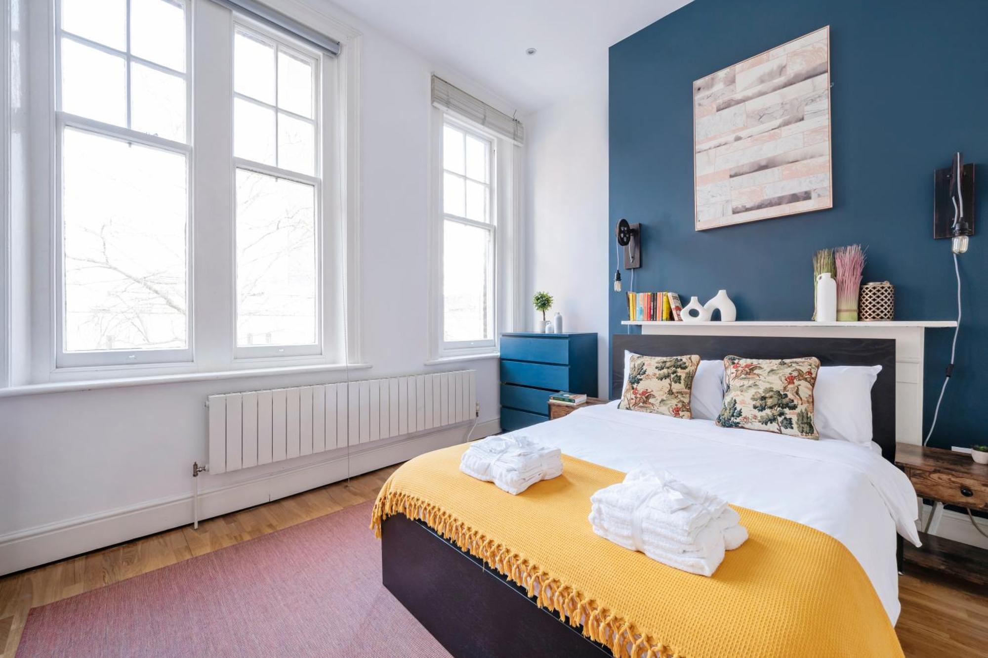 Sunny Corner In Center Of Apartment