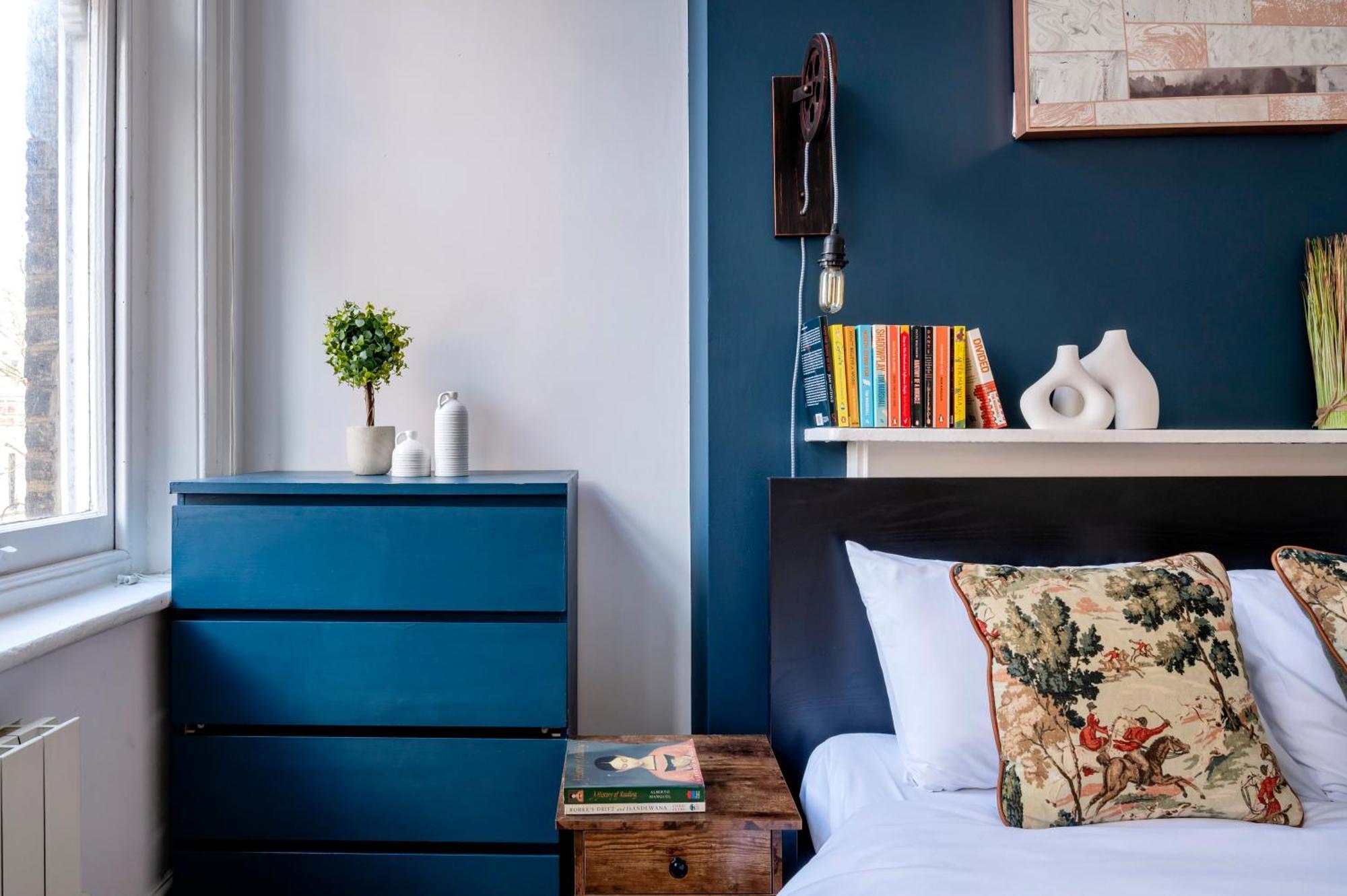Sunny Corner In Center Of Apartment London