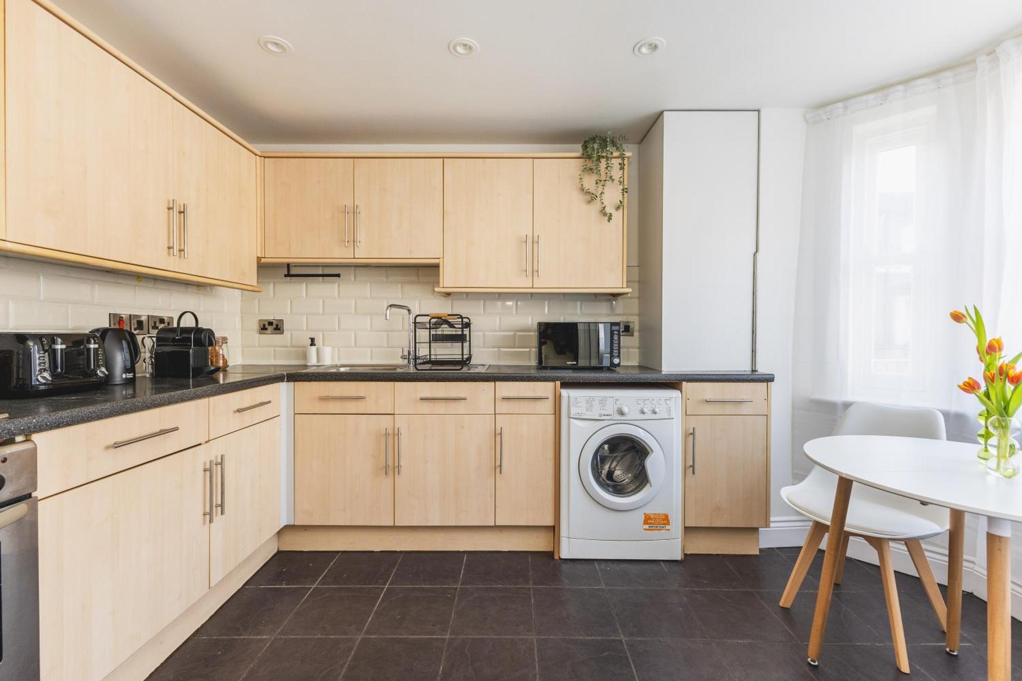 Ferienhaus Arte Serviced Stratford - 3 Bedrooms 2 Bathrooms London, Stratford, Maryland, Free Parking, Garden, Weekly Or Monthly - Up To 8 Guests *