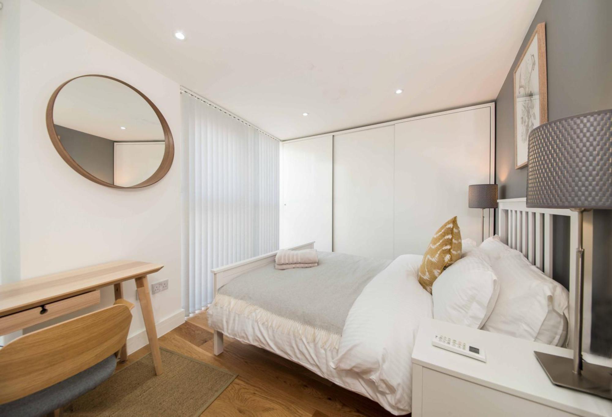 The Borough Collection Near Bridge And Borough Market *