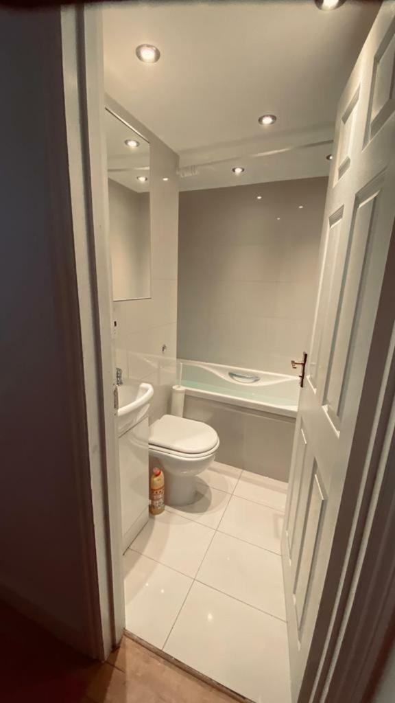 1 Min From Paddington Apartment *