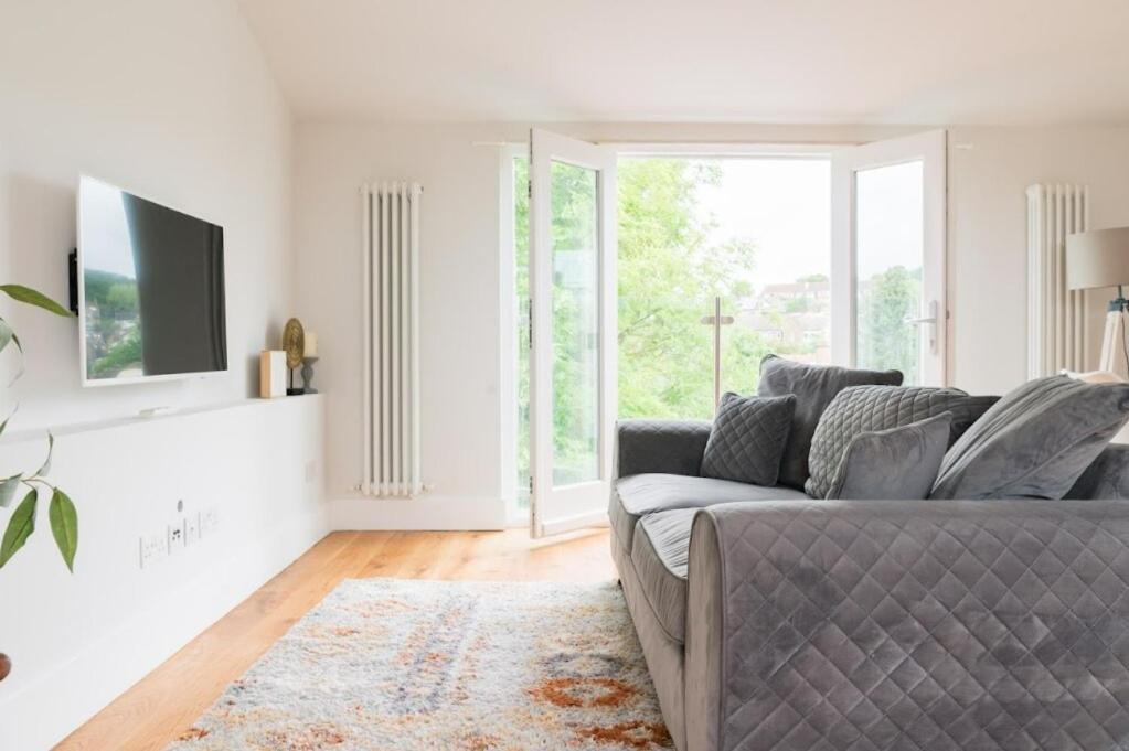 Contemporary 2 Bed Loft Honor Oak, *
