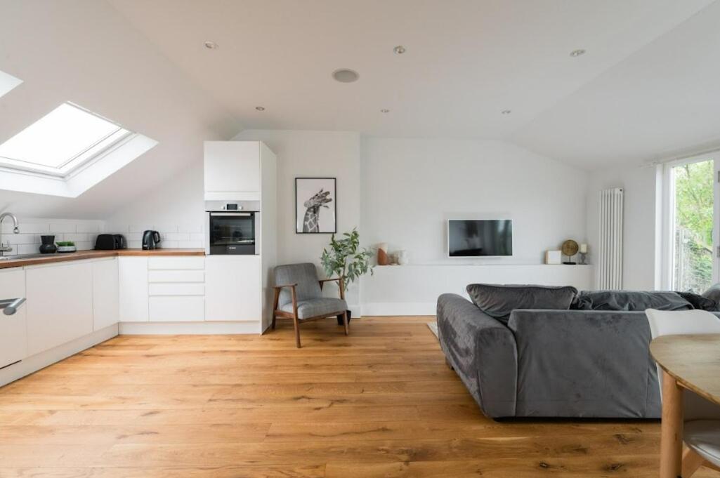 Contemporary 2 Bed Loft Honor Oak,