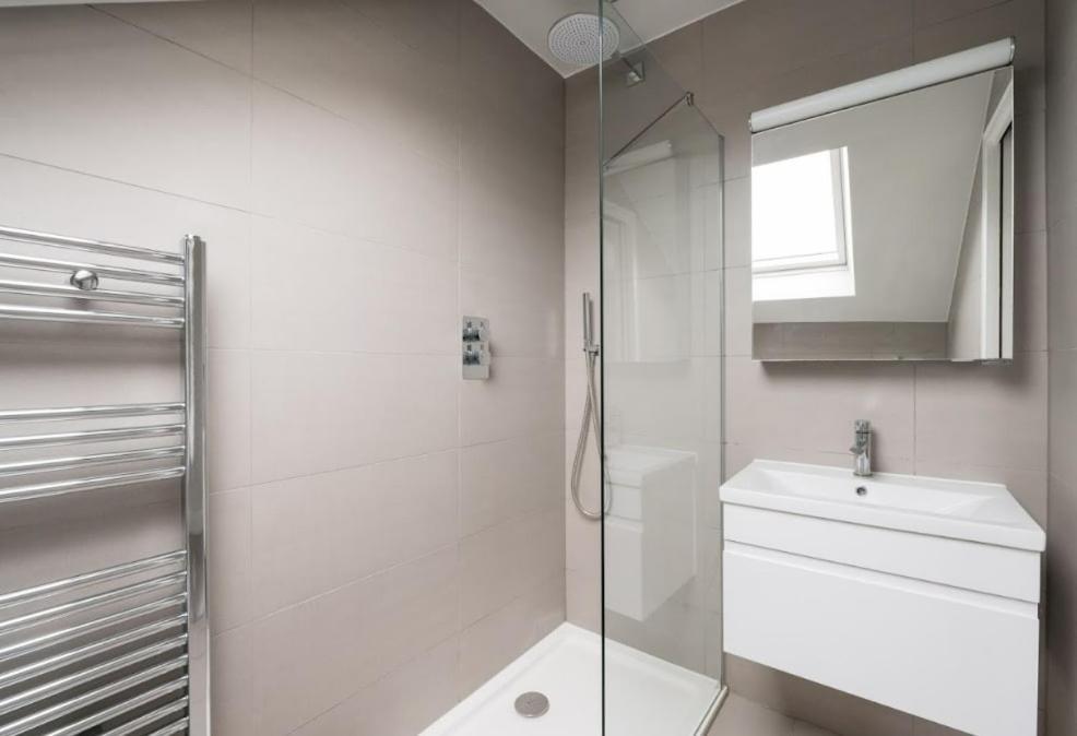 Contemporary 2 Bed Loft Honor Oak, London