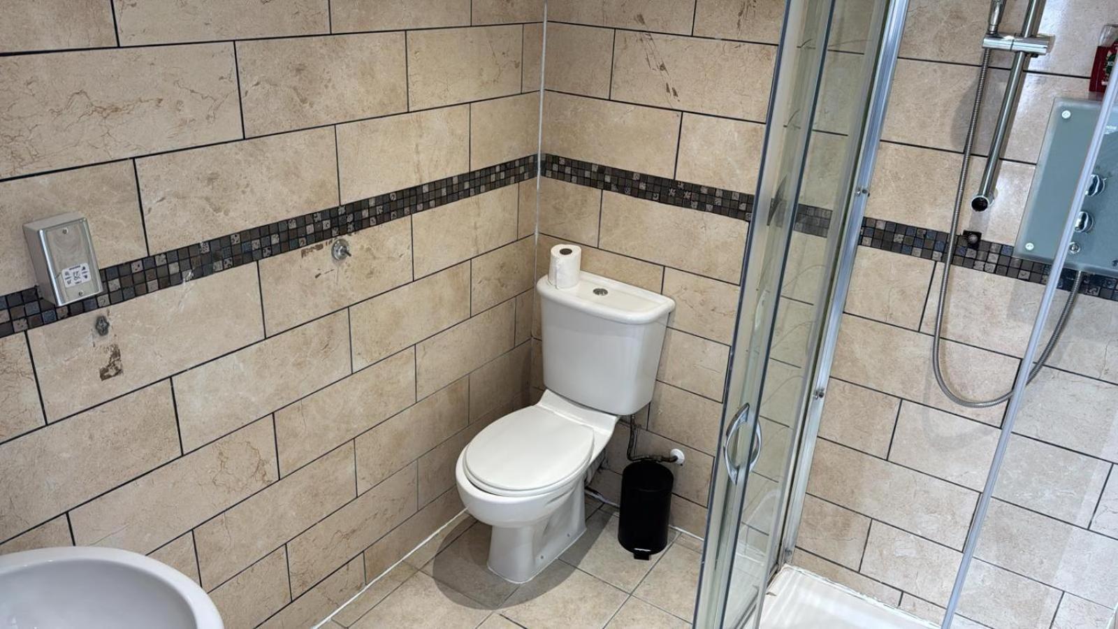 One Bedroom Flat 2nd Floor Victoria *