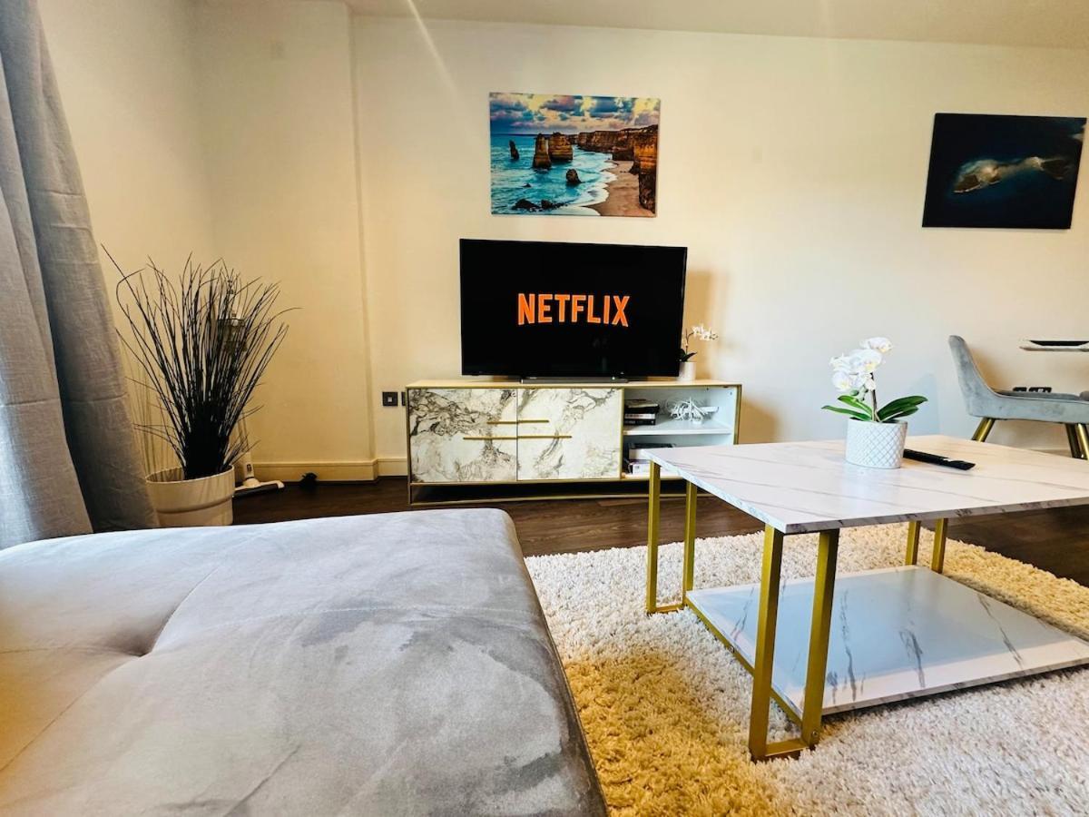Zone 1 4 Mins From Major Station Apartment
