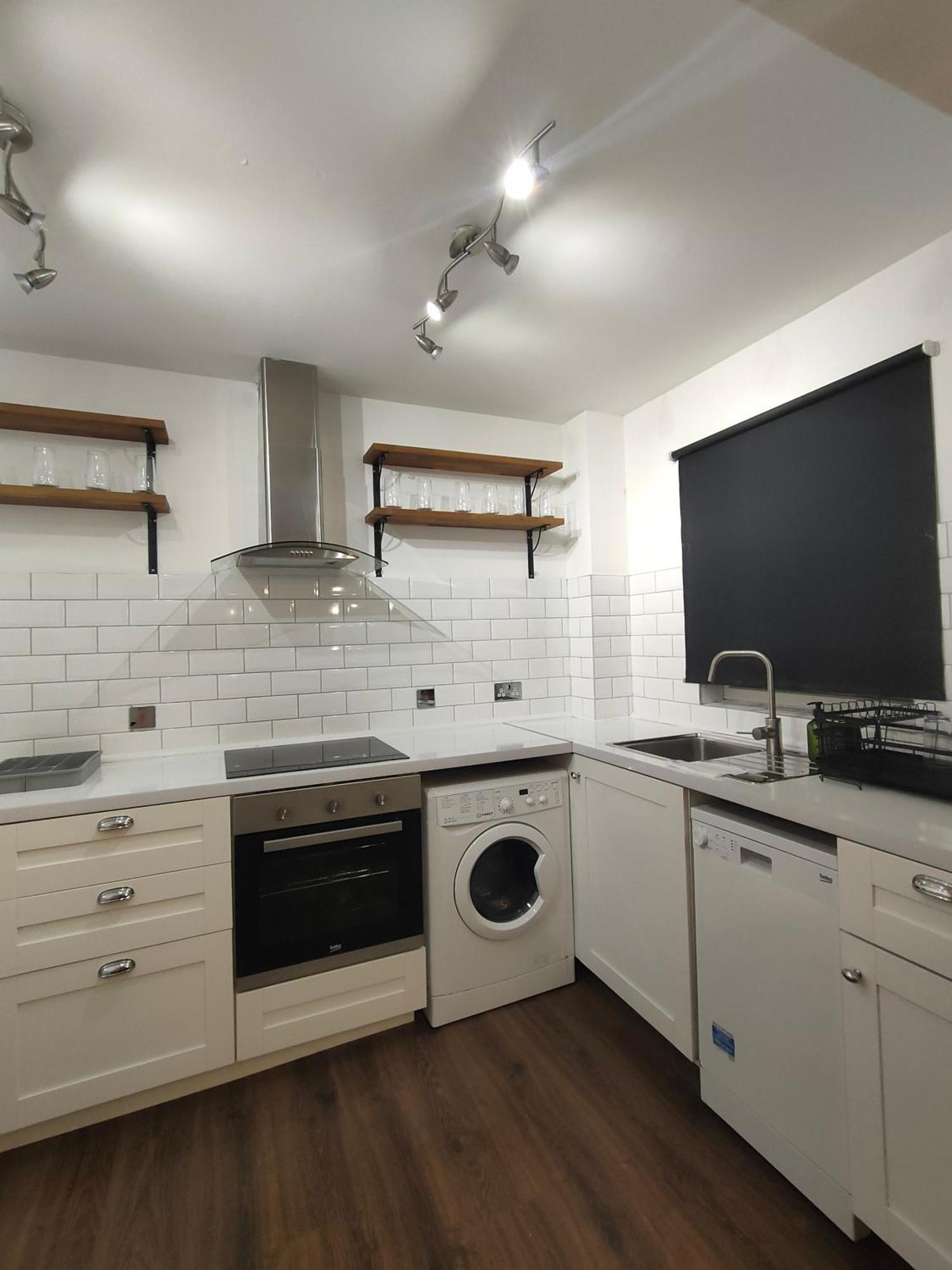 Free Parking 4 Beds Flat 15 Min Train To Victoria Bridge St Paul Cathedral Apartment *