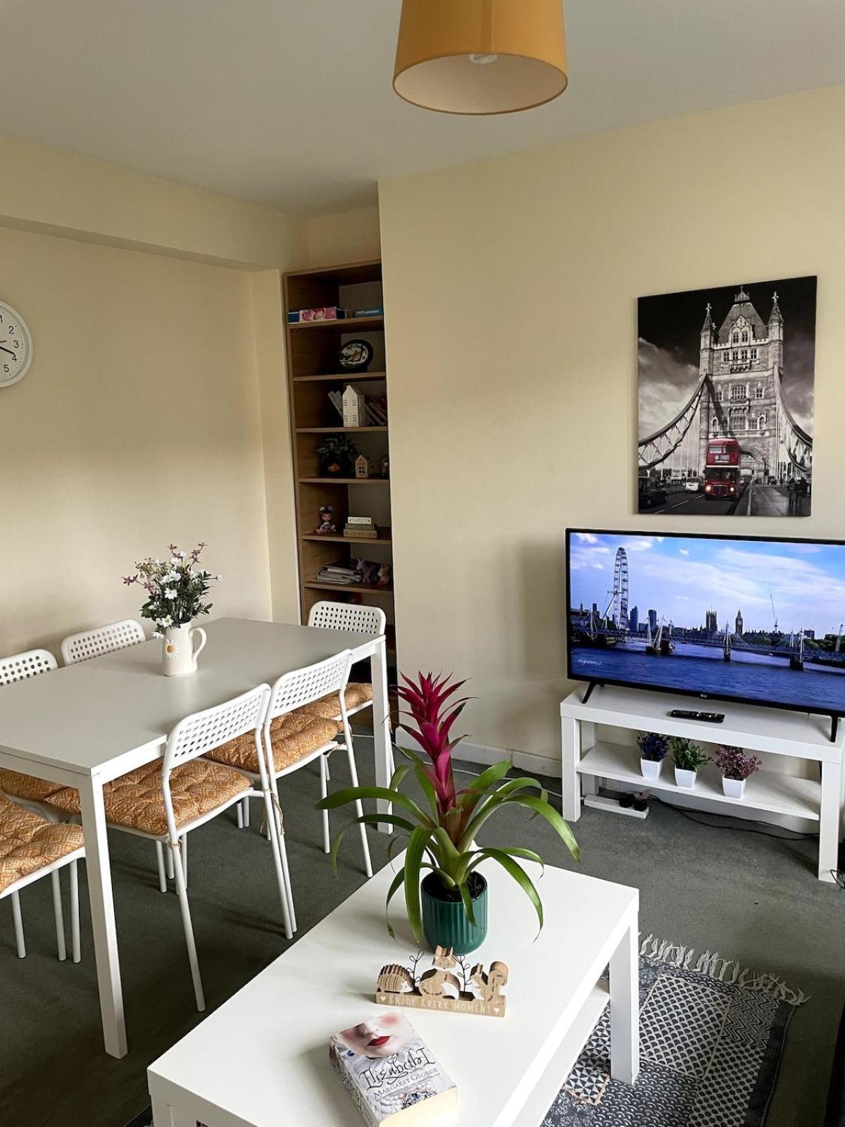Charming Flat In London