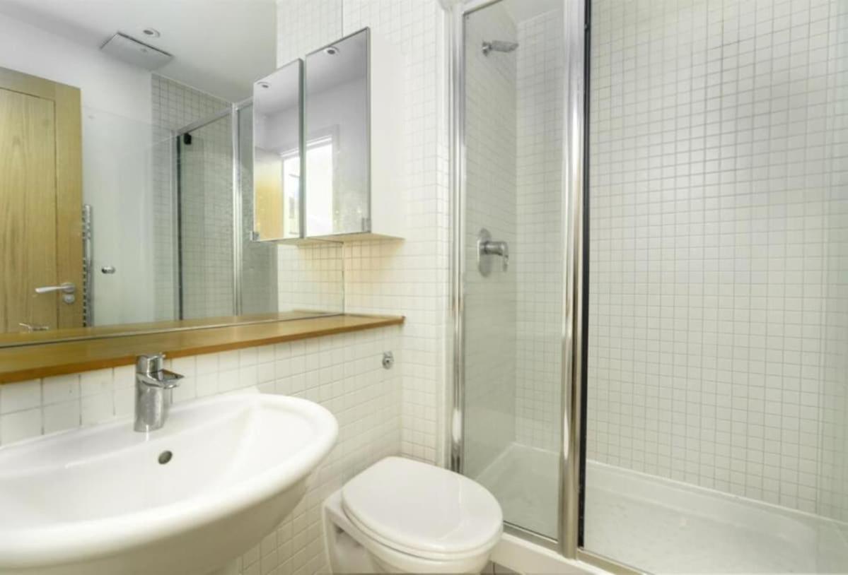 Modern Duplex In Apartment *
