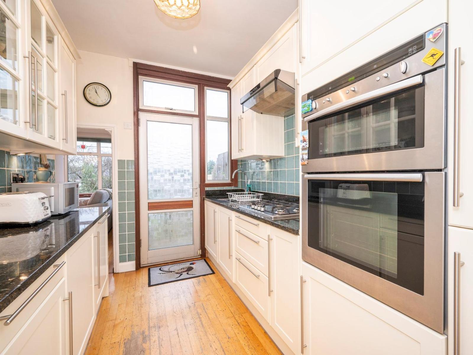 Spacious 3bedroom House Near Crystal Palace Pass The Keys Holiday home *