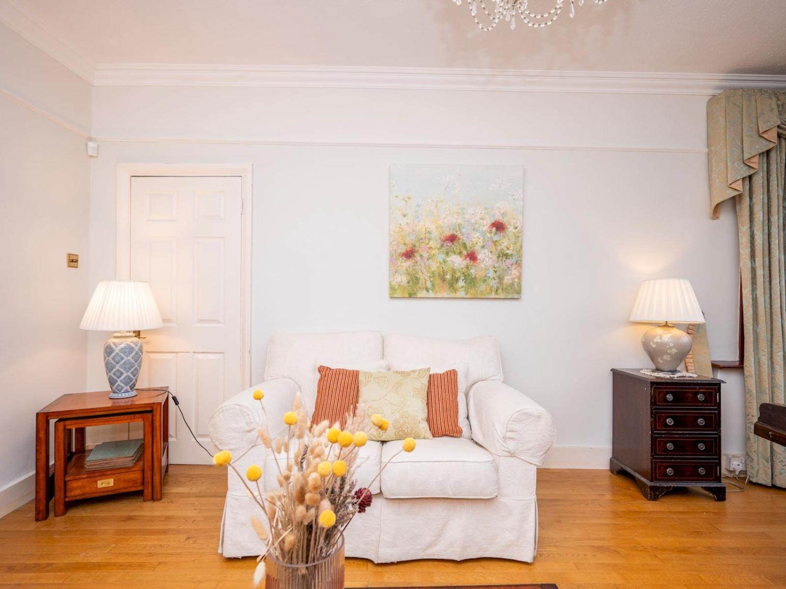 Holiday home Spacious 3bedroom House Near Crystal Palace Pass The Keys