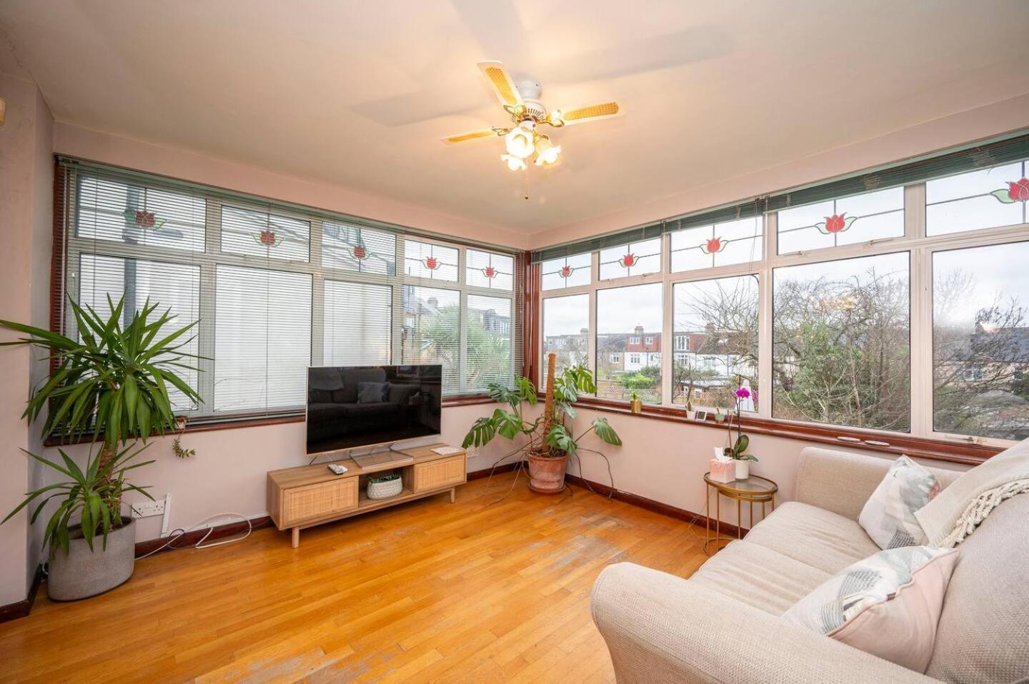 Spacious 3bedroom House Near Crystal Palace Pass The Keys Holiday home *