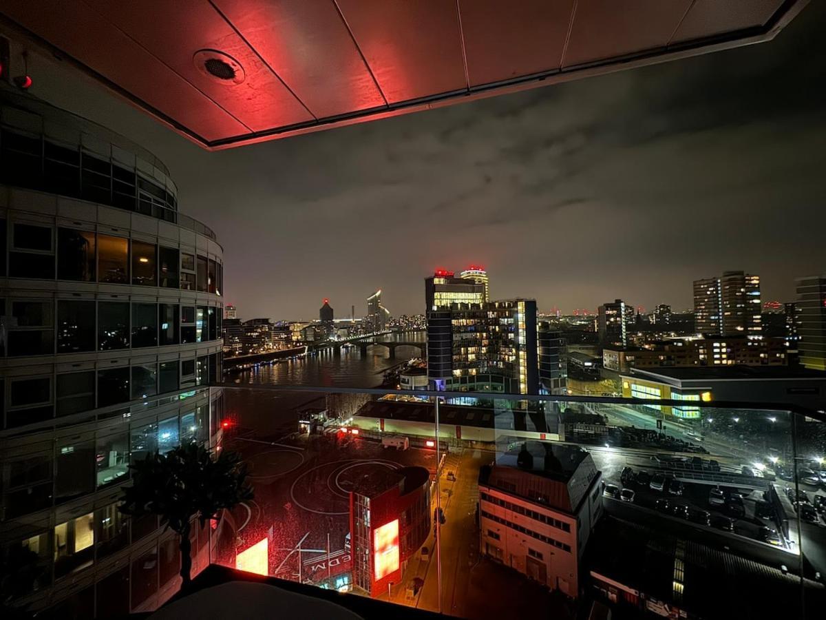 Stunning Luxury 2 Bedroom Apartamento *