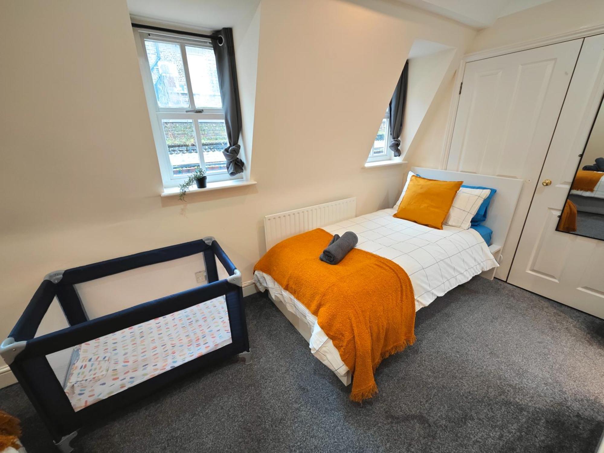 Charming 3 Bed In London, Abbey Road *