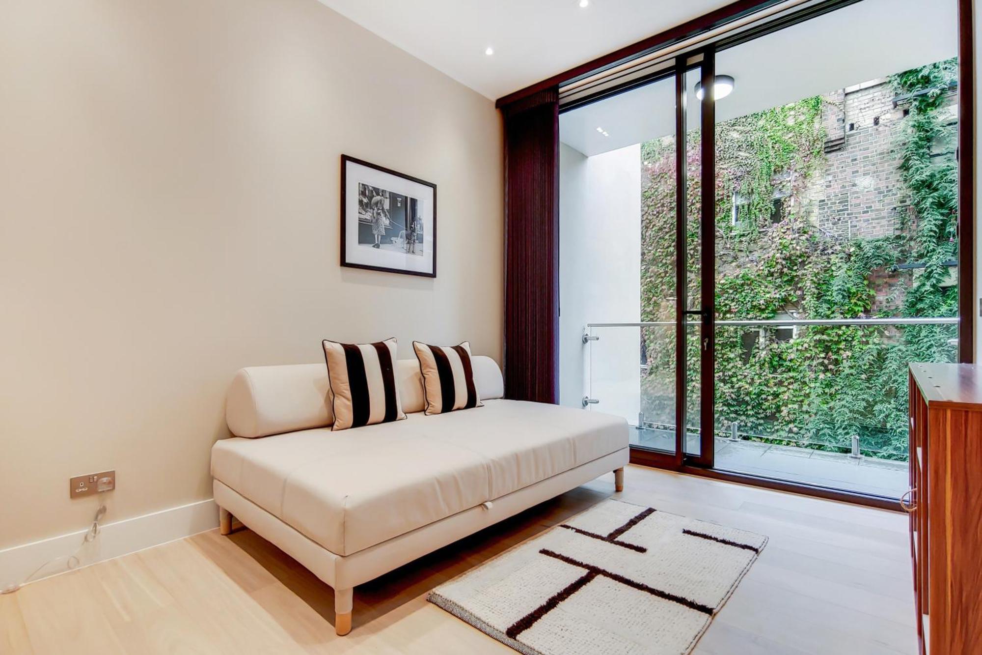 The Borough Collection Near Bridge And Borough Market * London