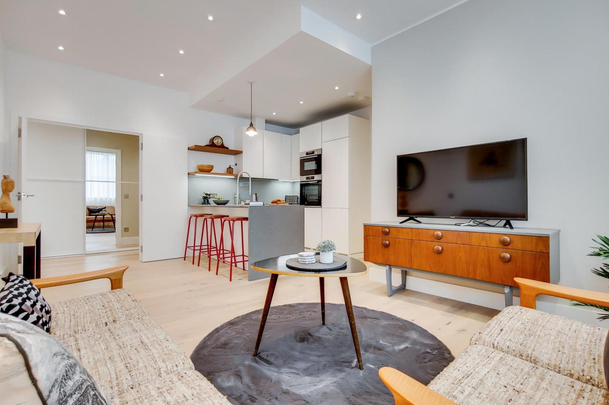 The Borough Collection Near Bridge And Borough Market * London