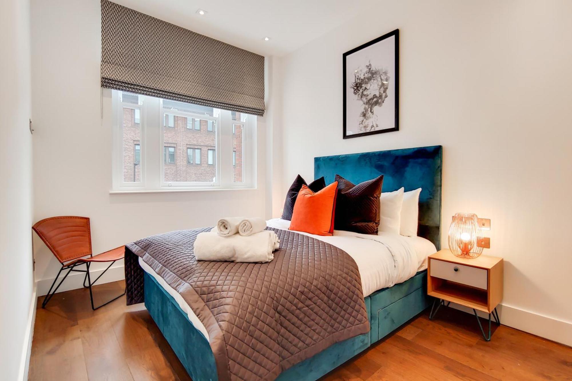 The Borough Collection Near Bridge And Borough Market *
