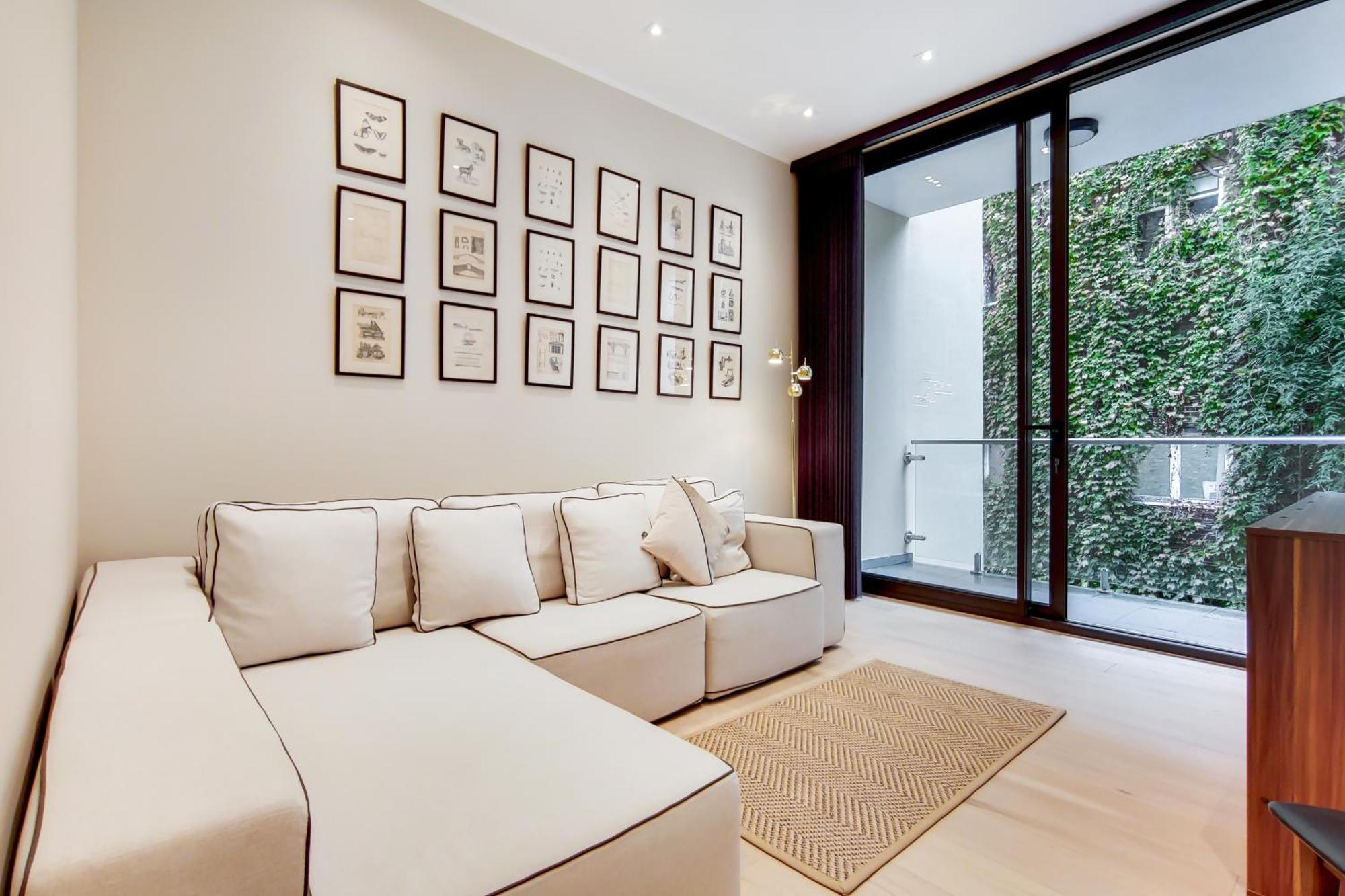 The Borough Collection Near Bridge And Borough Market * London