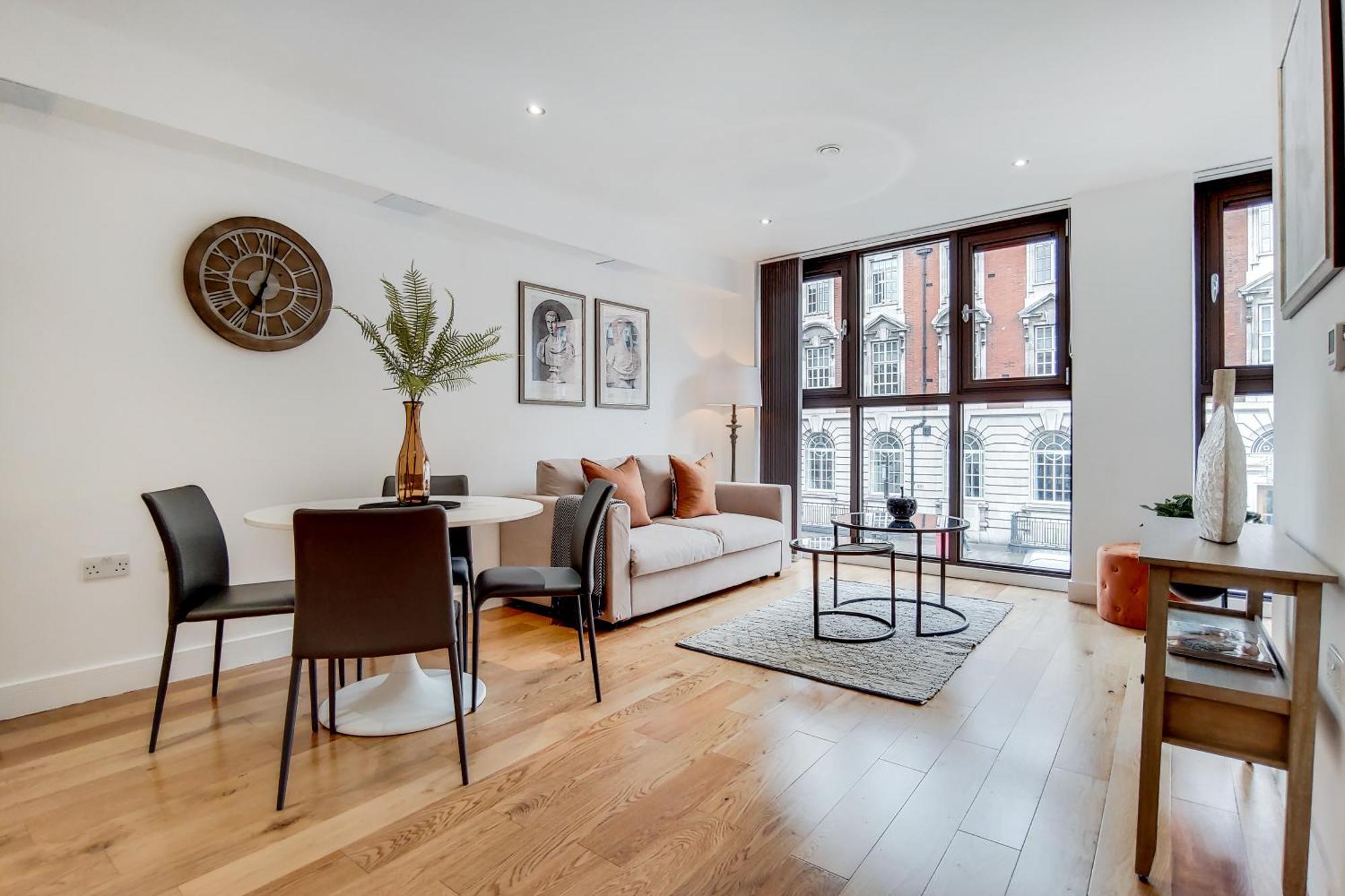 The Borough Collection Near Bridge And Borough Market * London