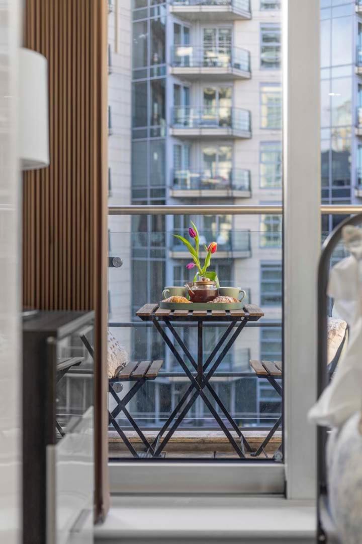 Elegant Thames-view 2-bed Haven Gym & Balcony Londres