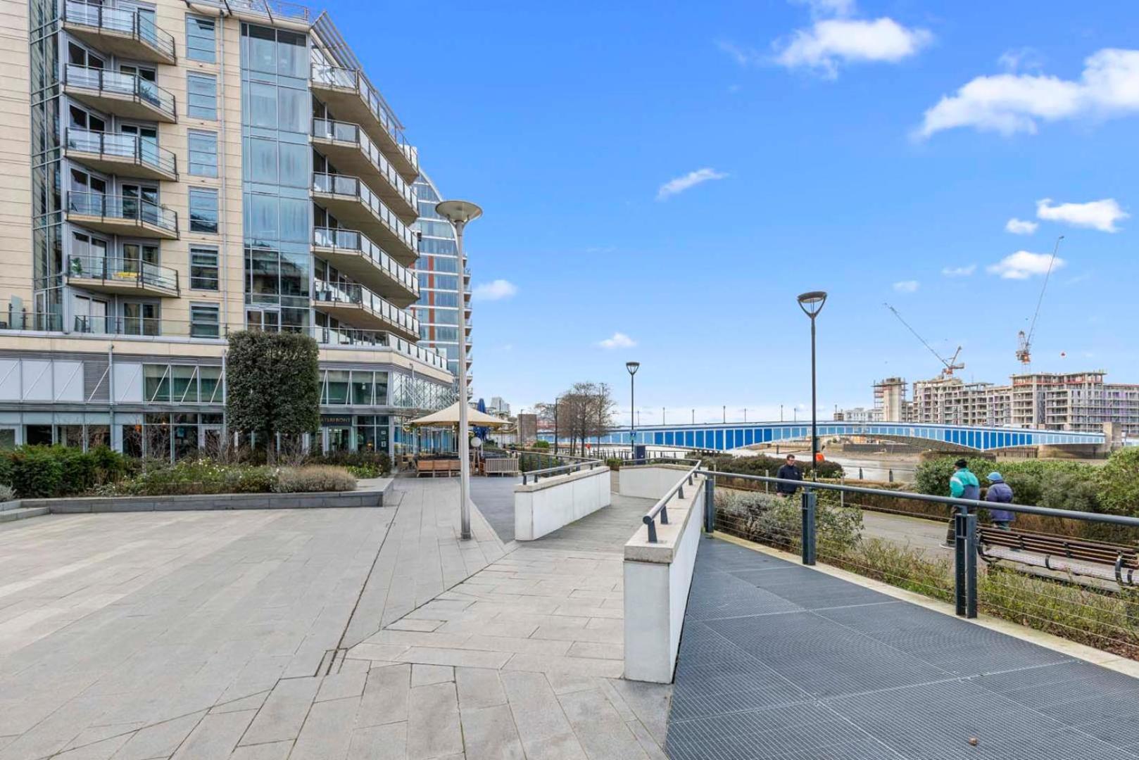 Elegant Thames-view 2-bed Haven Gym & Balcony Londres