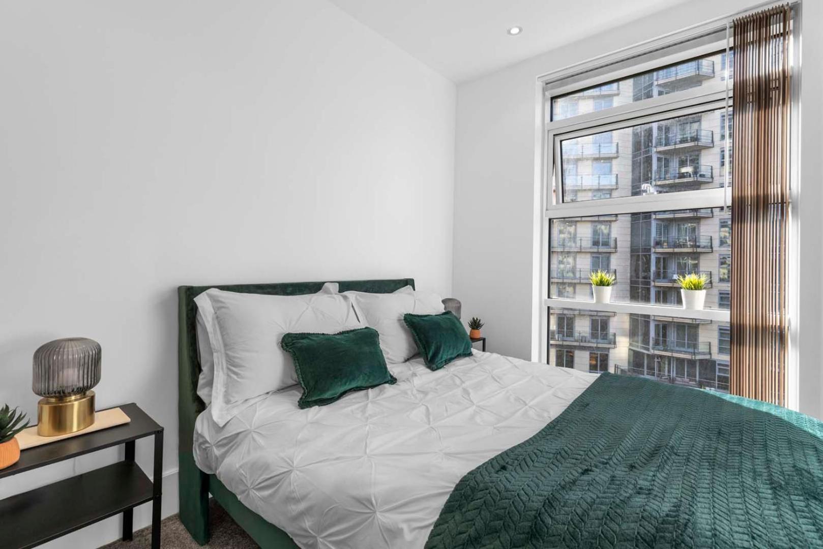 Elegant Thames-view 2-bed Haven Gym & Balcony * Londres