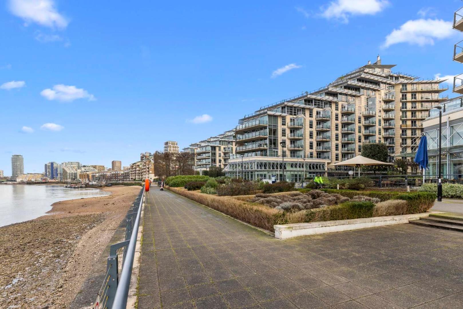 Elegant Thames-view 2-bed Haven Gym & Balcony Apartamento Londres