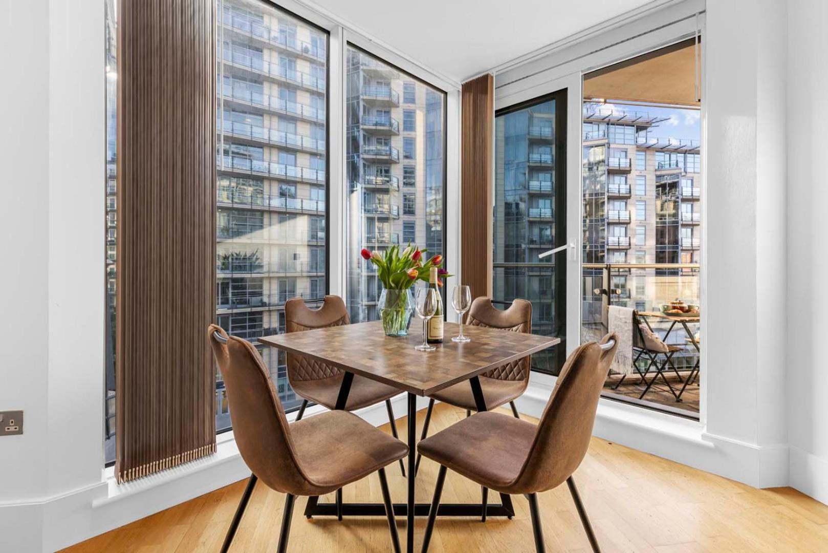 Elegant Thames-view 2-bed Haven Gym & Balcony * Londres