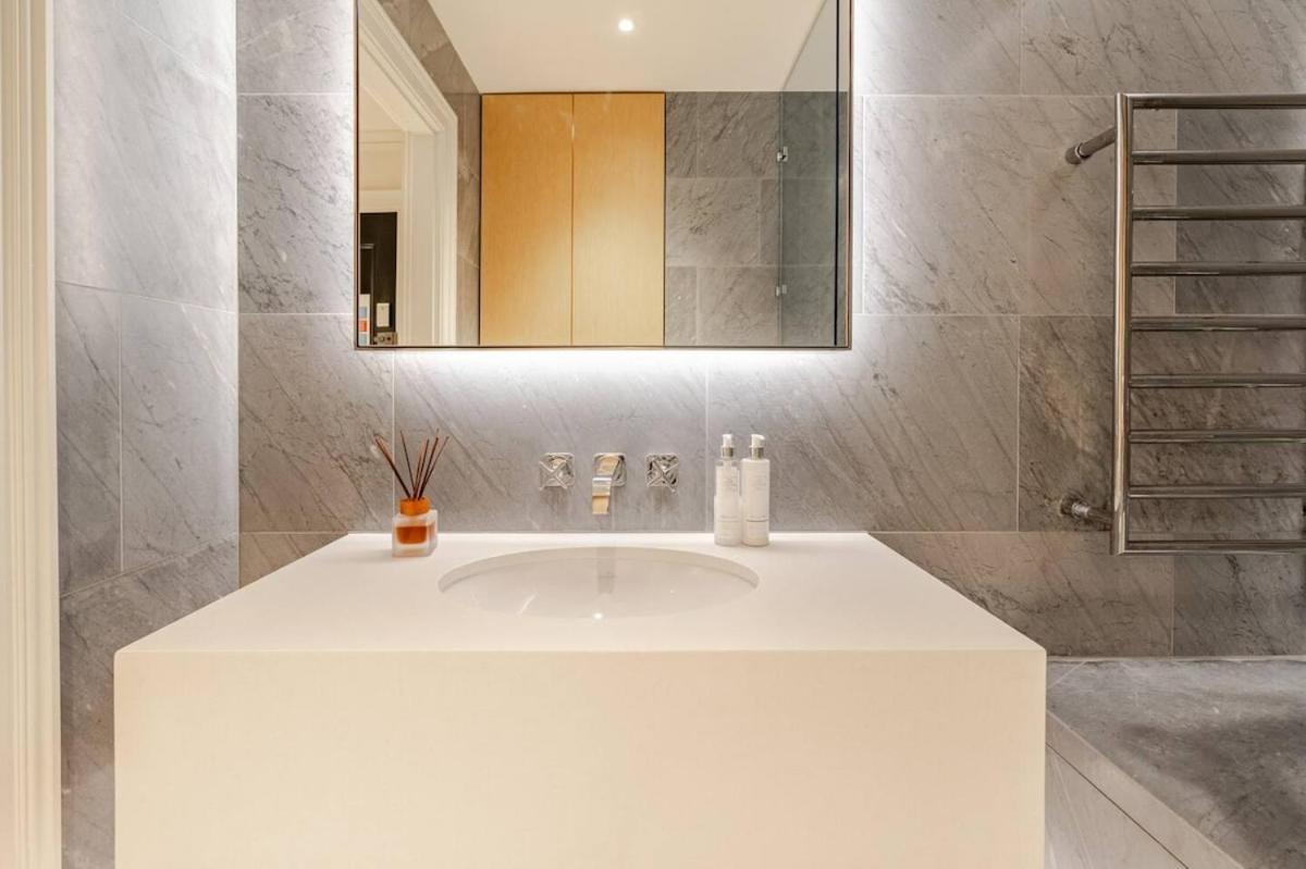 Luxurious 3 Bed Covent Garden Penthouse Apartment *