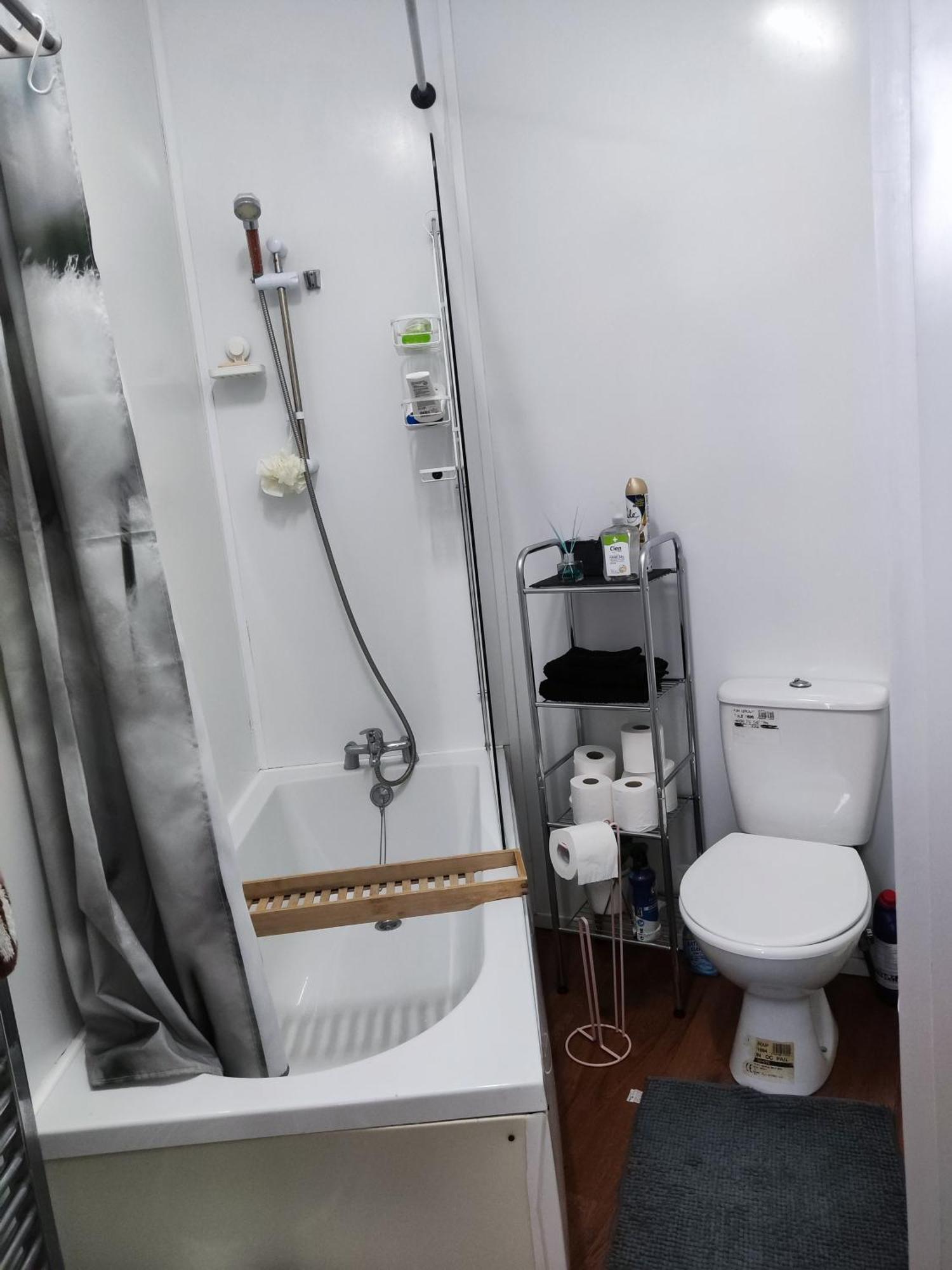 Hospedagem domiciliar Spacious King Size - Zone 2 Londres