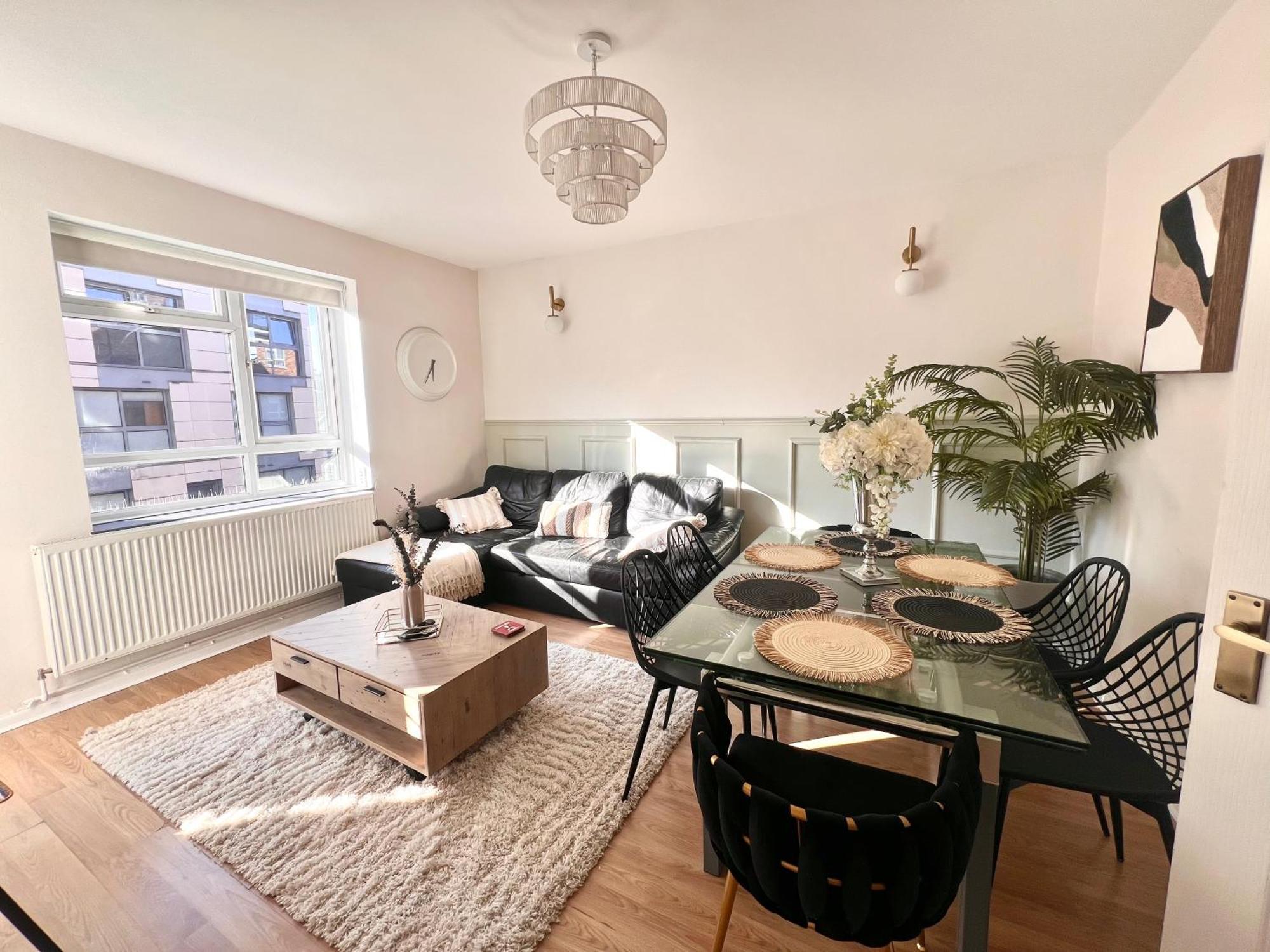 Apartment 3 Minutes To Tower Of Trendy Shoreditch Recently Refurbished 3 Bedrooms Sleeps 8 *
