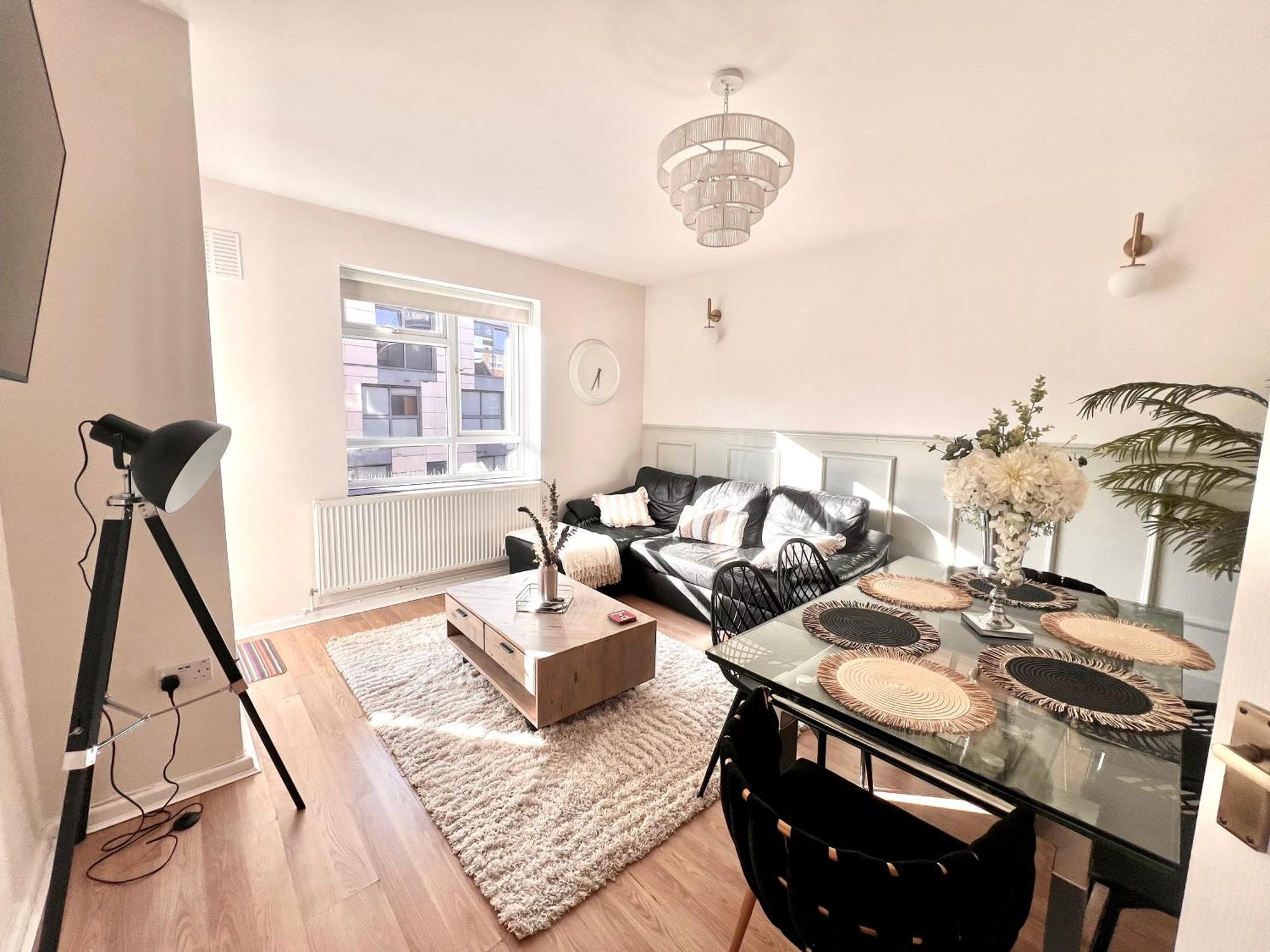 3 Minutes To Tower Of Trendy Shoreditch Recently Refurbished 3 Bedrooms Sleeps 8 Apartment London