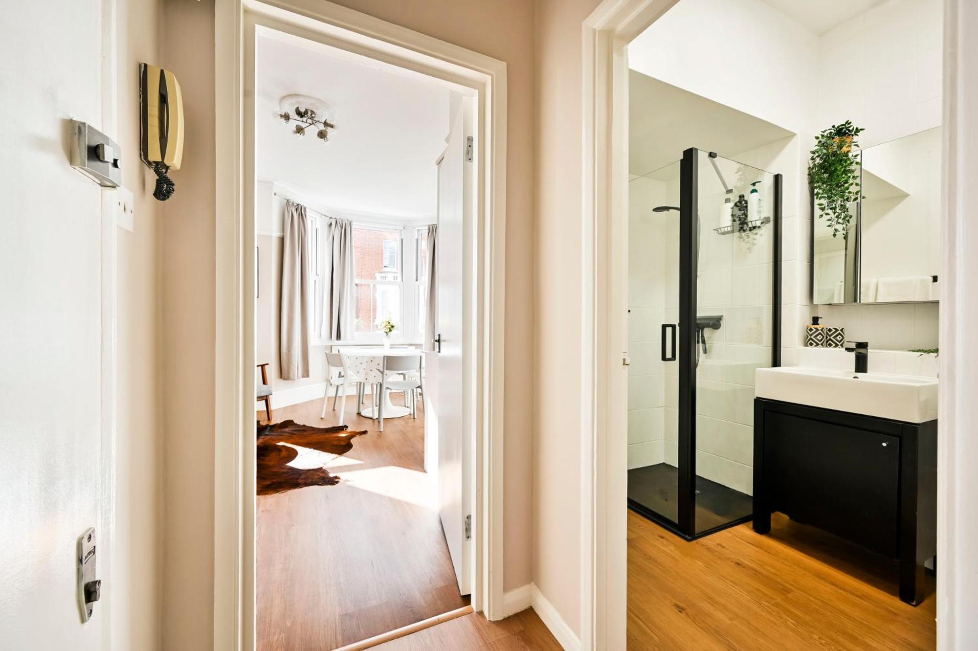 Spacious Bright 2-3 Bed Flat In Fulham By The Thames * London