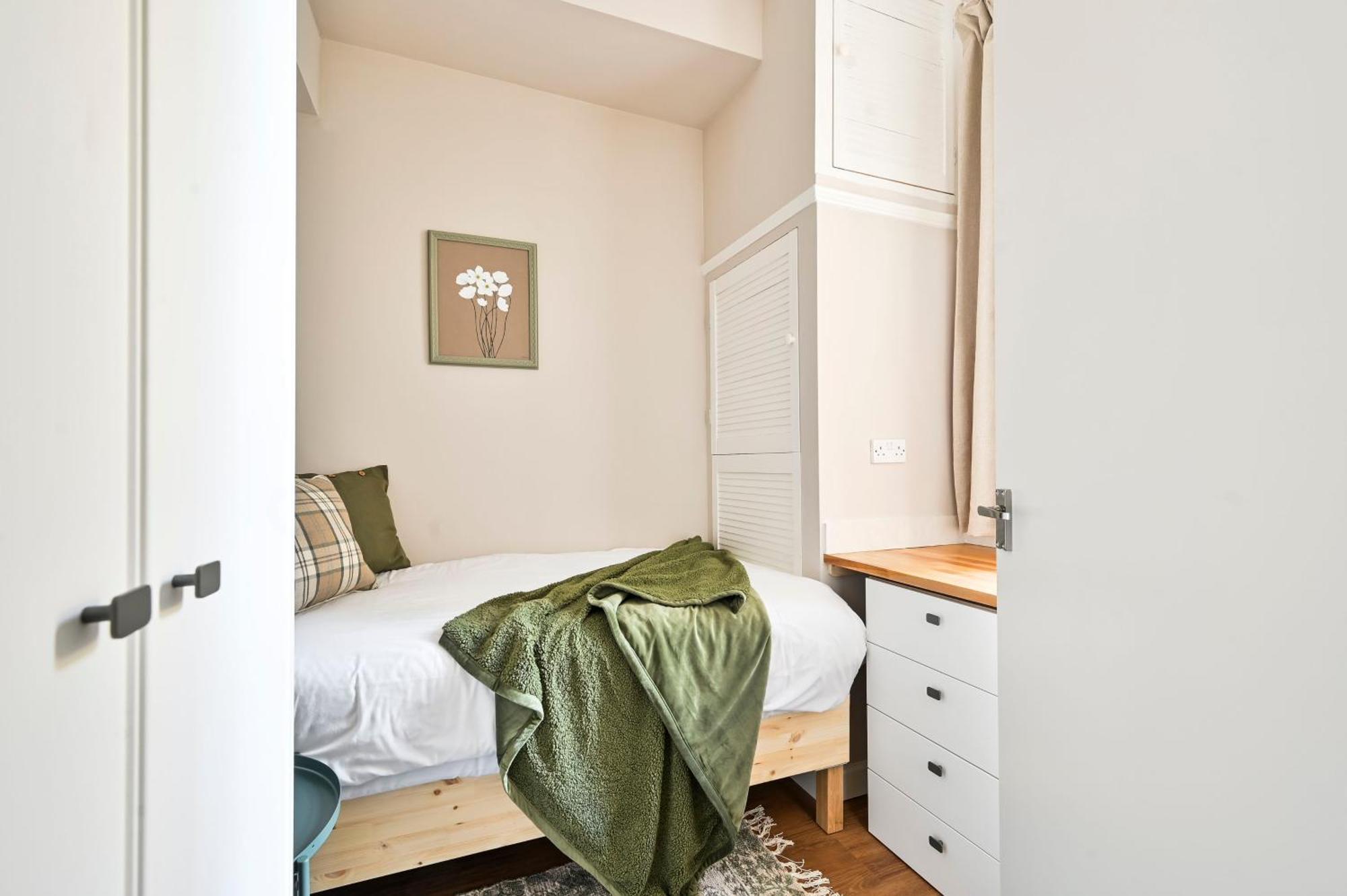 Apartment Spacious Bright 2-3 Bed Flat In Fulham By The Thames London