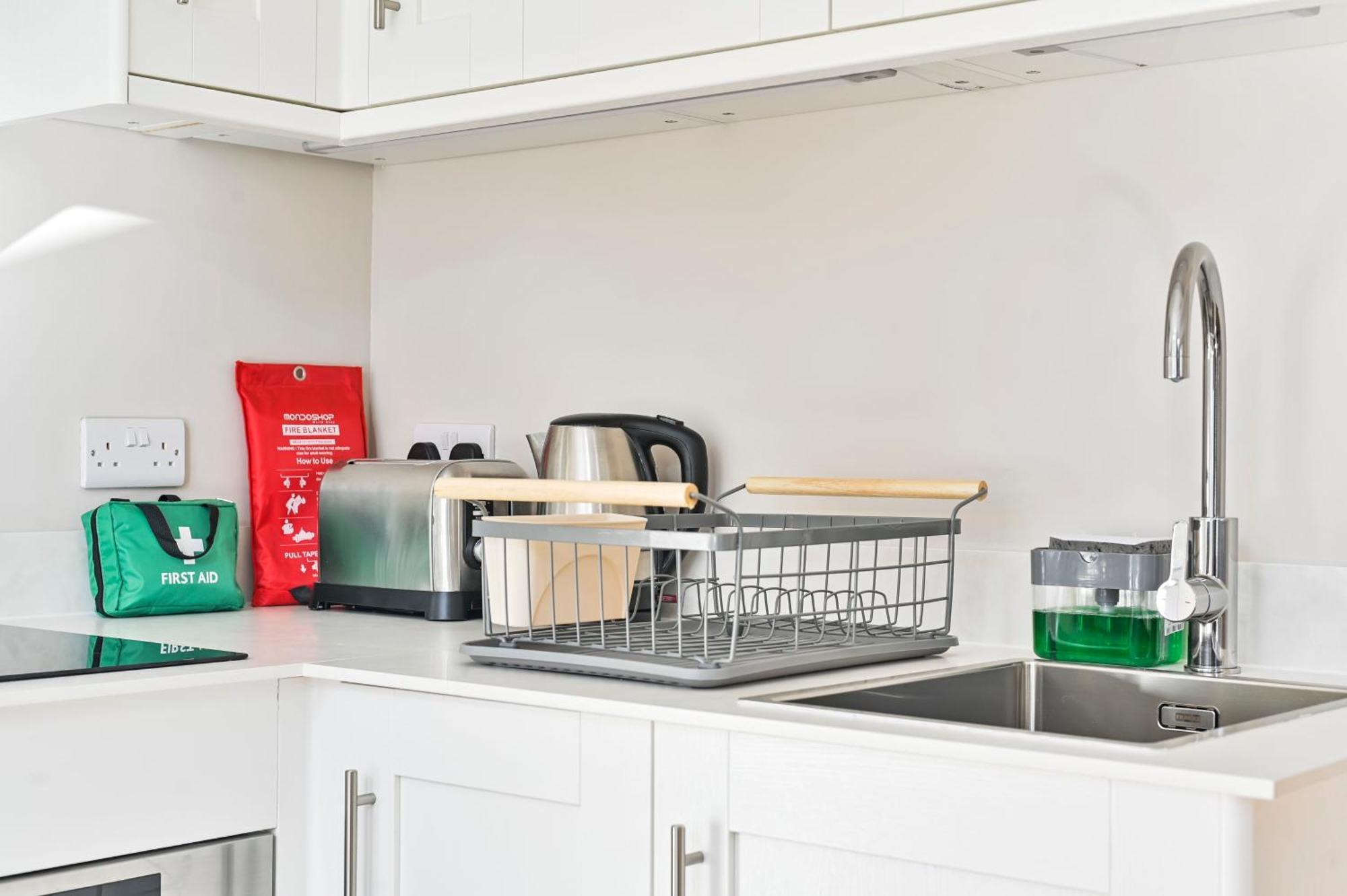 Spacious Bright 2-3 Bed Flat In Fulham By The Thames London