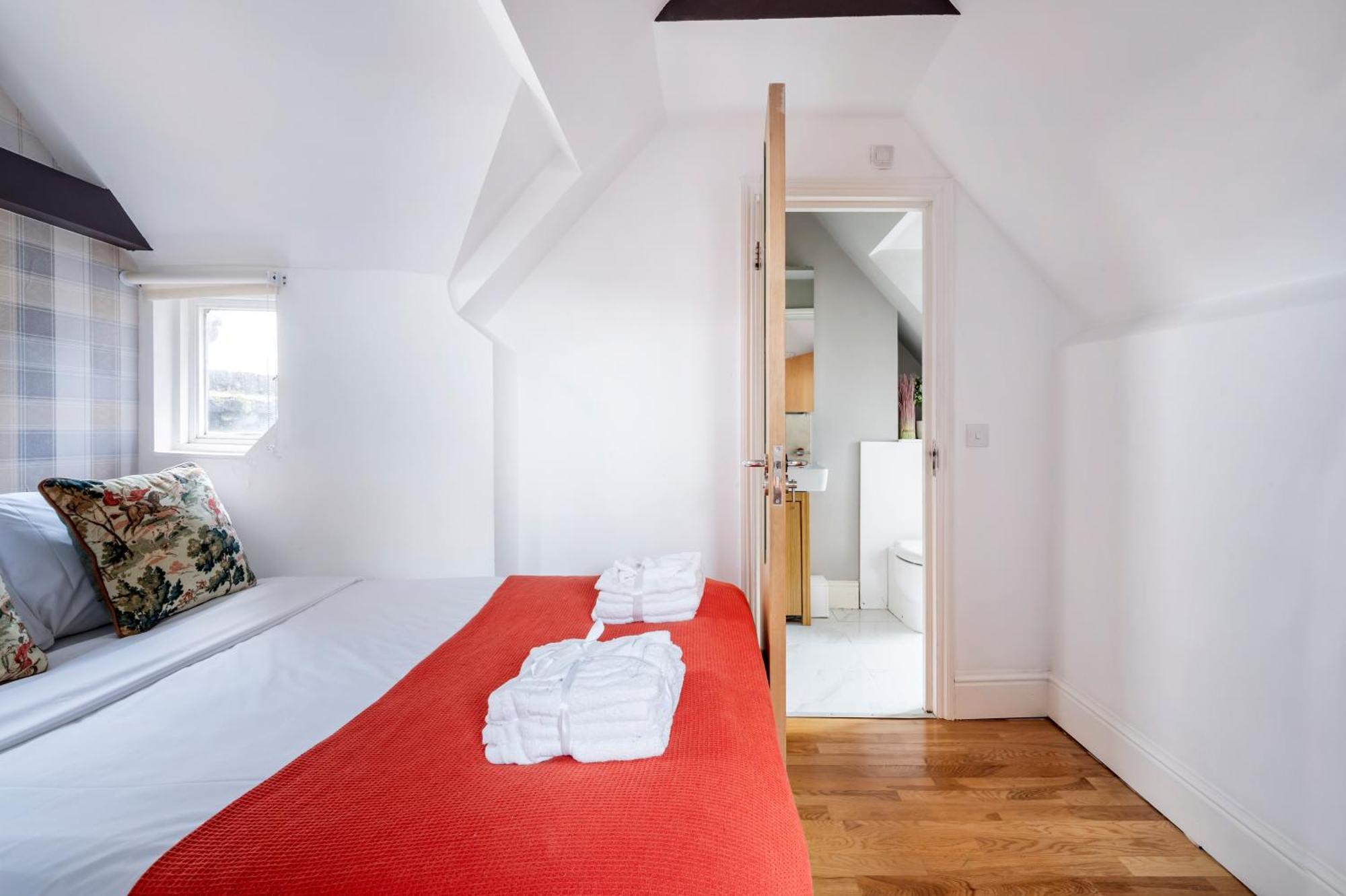 Sunny Loft In Center Of London