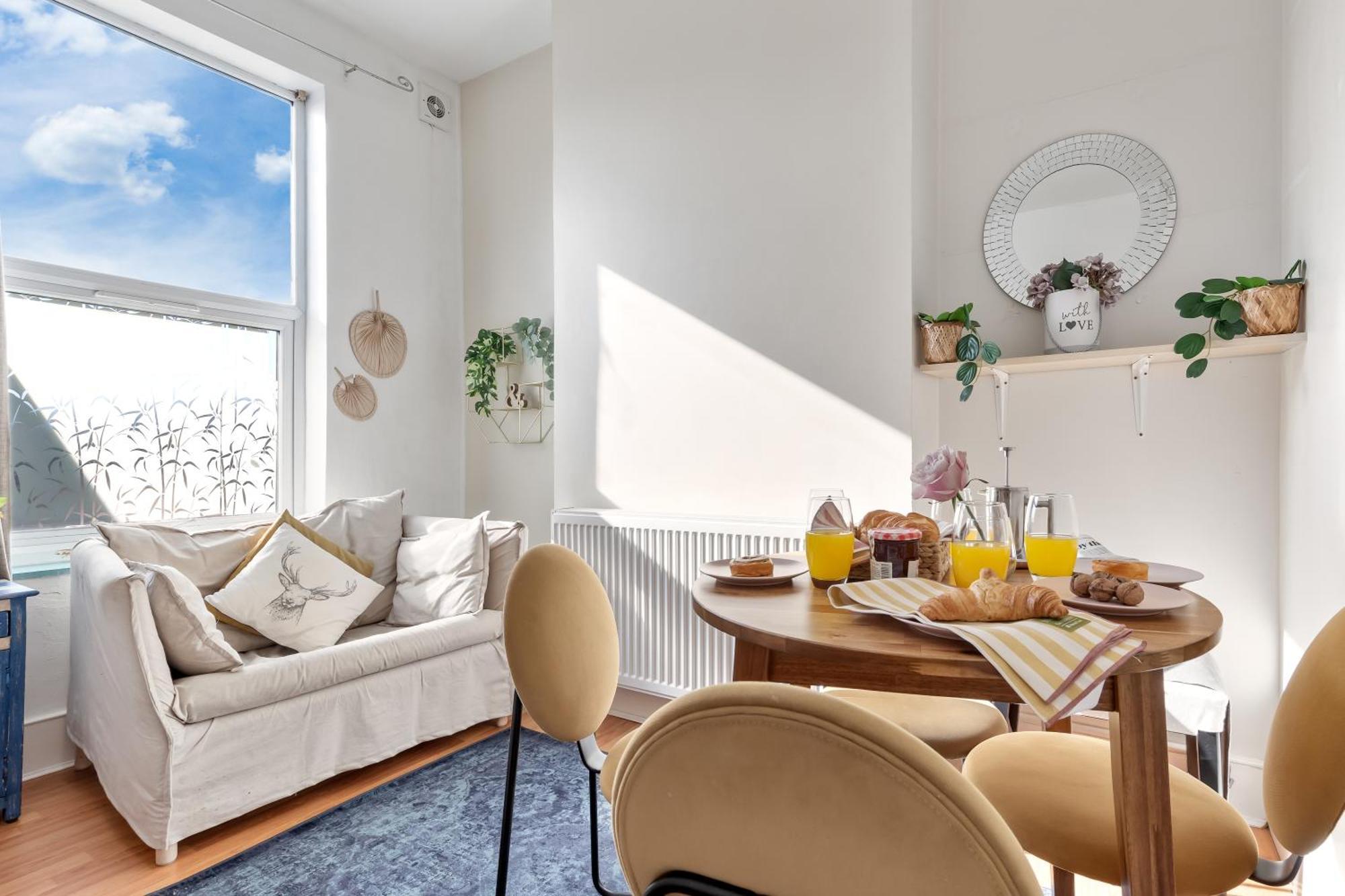 Big Ben, 10 Mins To Bridge, 5 Min Croydon, 30 Min Airport Apartment London