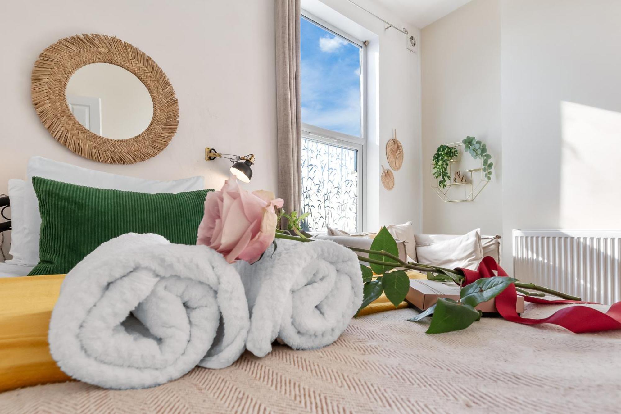 Big Ben, 10 Mins To Bridge, 5 Min Croydon, 30 Min Airport * London