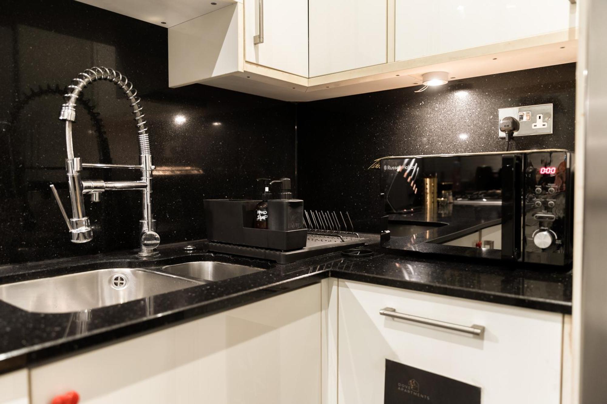 Luxury In Near Big Ben, Buckingham Palace And Eye Apartment London